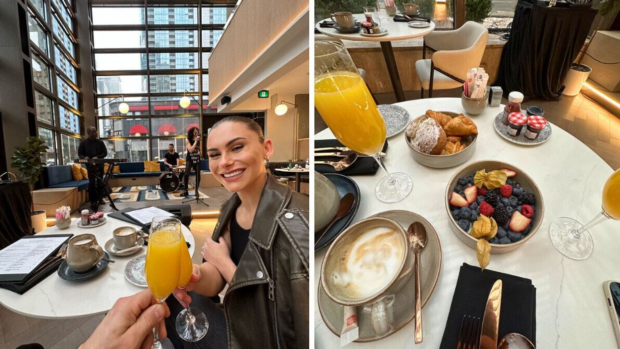 Jeune femme trinquant avec un verre de mimosa. Droite : Table blanche avec des plats de viennoiseries et de baies, ainsi qu'un mimosa et un café.