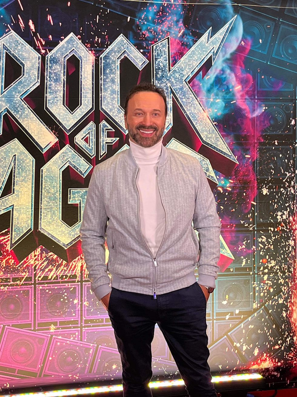 Jo\u00ebl Legendre, le metteur en sc\u00e8ne, au tapis rouge de Rock of Ages.