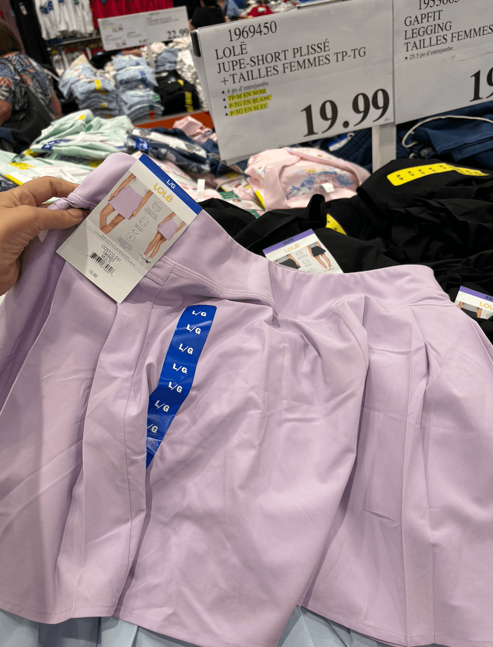 Jupe-short pliss\u00e9e Lol\u00eb pour femmes au Costco.