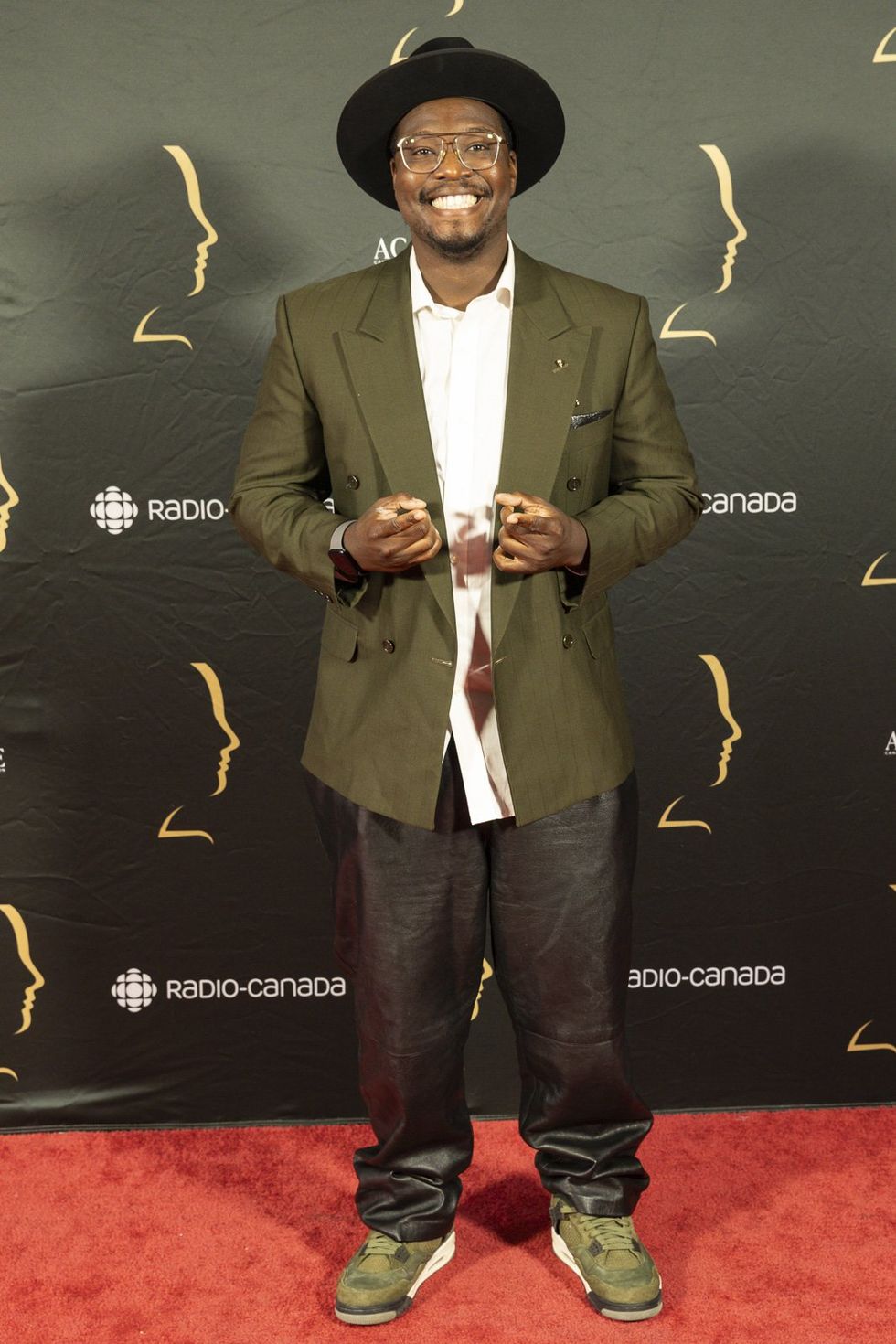 Kevin Raphael sur le tapis rouge des prix G\u00e9meaux.