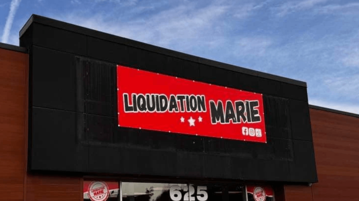 L'affiche d'une épicerie Liquidation Marie.