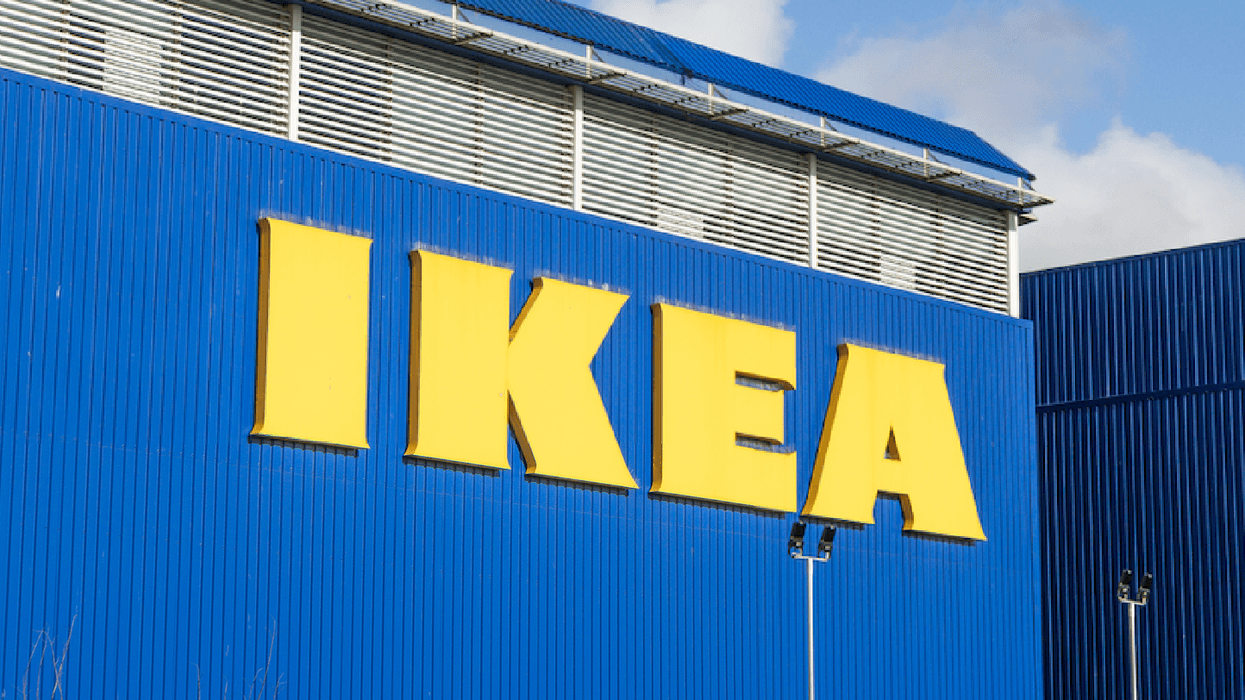 L'enseigne d'un IKEA.