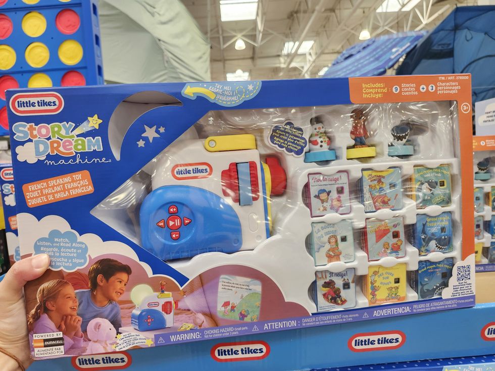 L'ensemble de jouets Story Dream Machine de la marque Little Tikes.