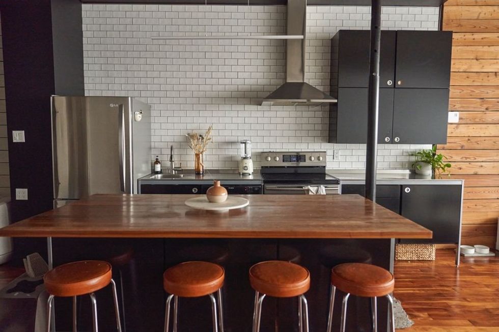 L'int\u00e9rieur du loft de Sacha Bourque.