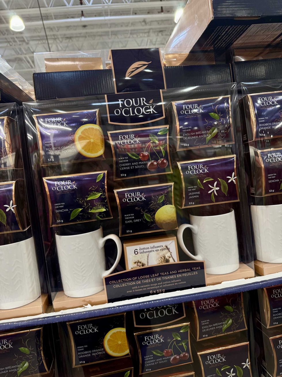 L\u2019ensemble de th\u00e9s Four O\u2019Clock avec tasses incluses au Costco