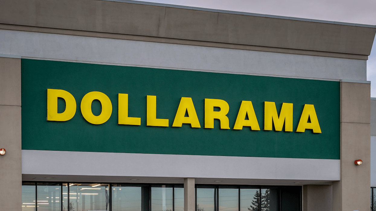 La bannière verte et jaune d'un Dollarama.