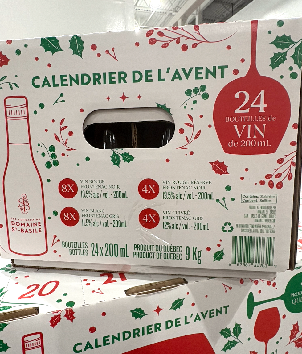 La caisse C\u00e9l\u00e9brons avec le Domaine St-Basile au Costco.