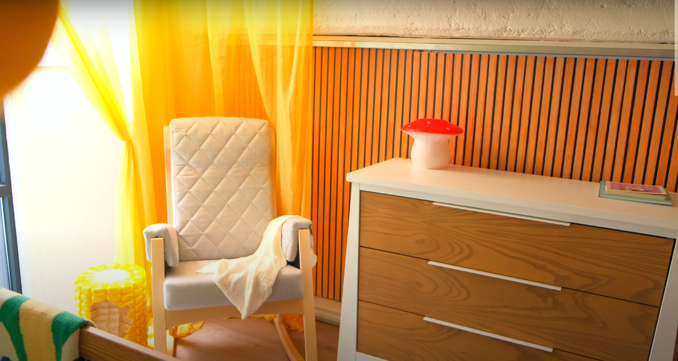 La chambre de Lysandre Nadeau et son b\u00e9b\u00e9.