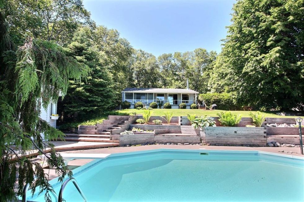 La cour arri\u00e8re.