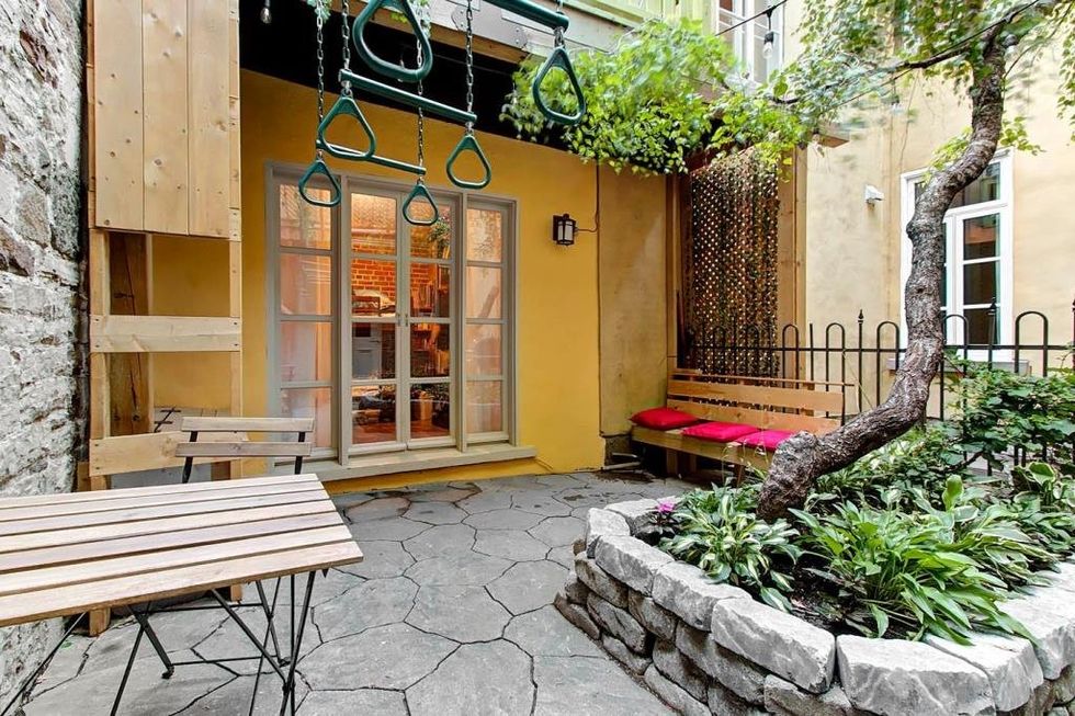 La cour arri\u00e8re.