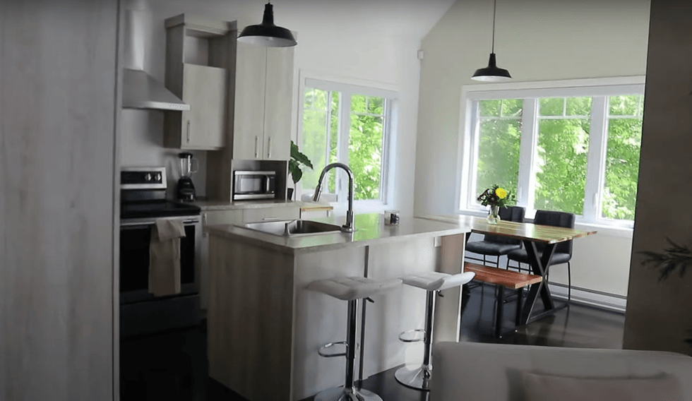 La cuisine du condo d'Am\u00e9lie et Luca.