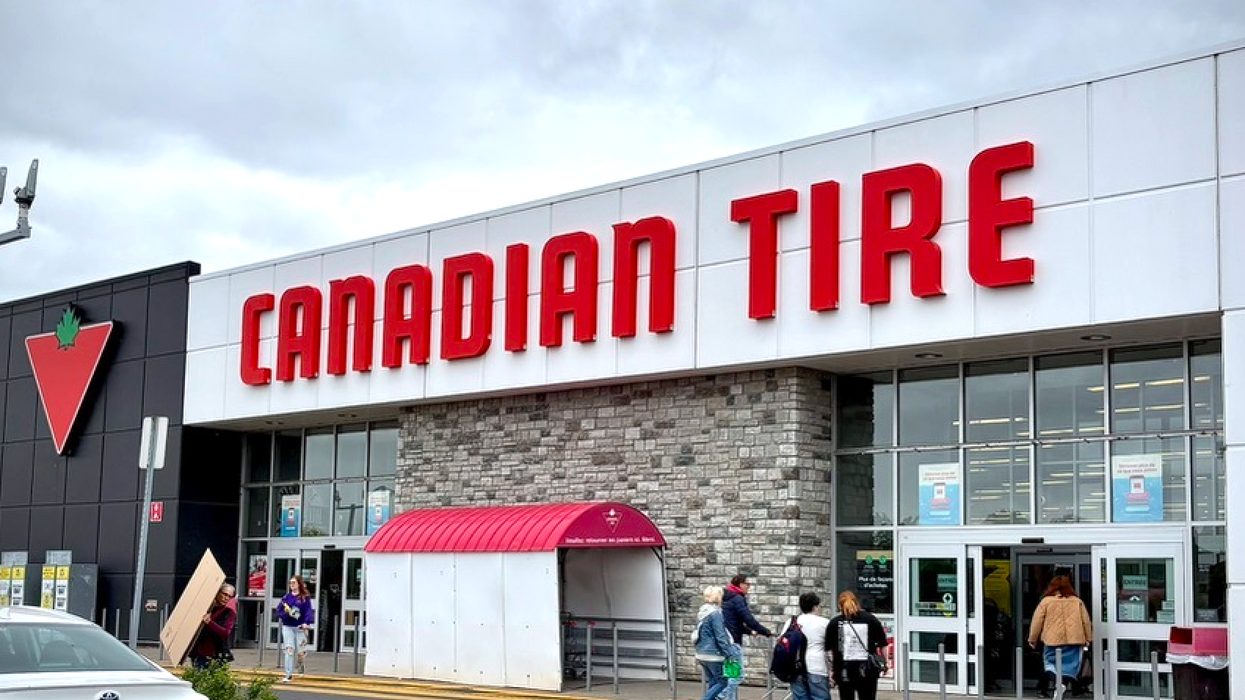 La devanture d'un Canadian Tire.