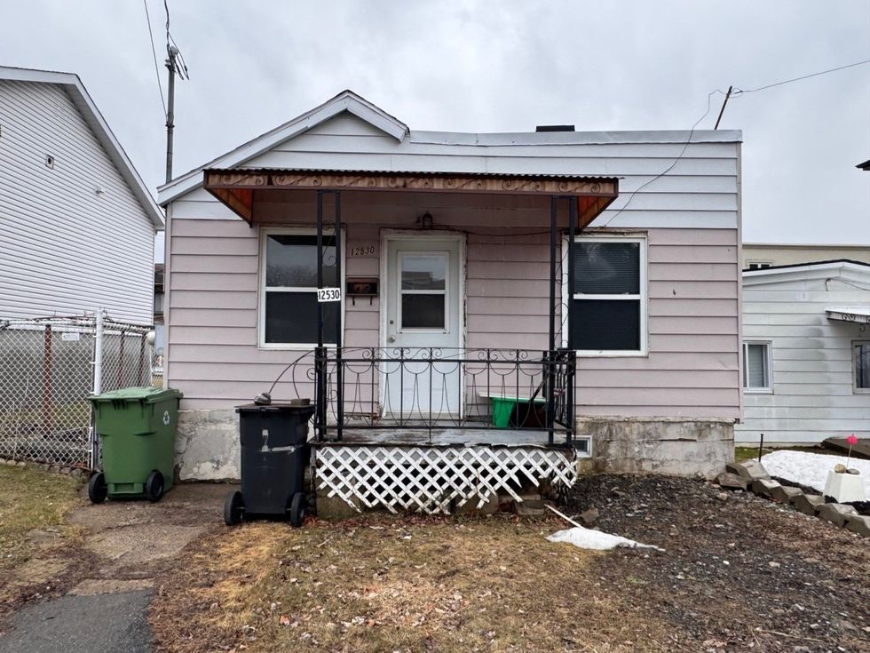 La devanture de la maison.