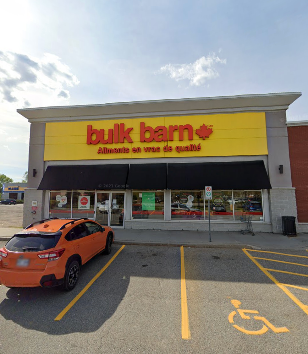 La devanture du Bulk Barn vis\u00e9 par un rappel.