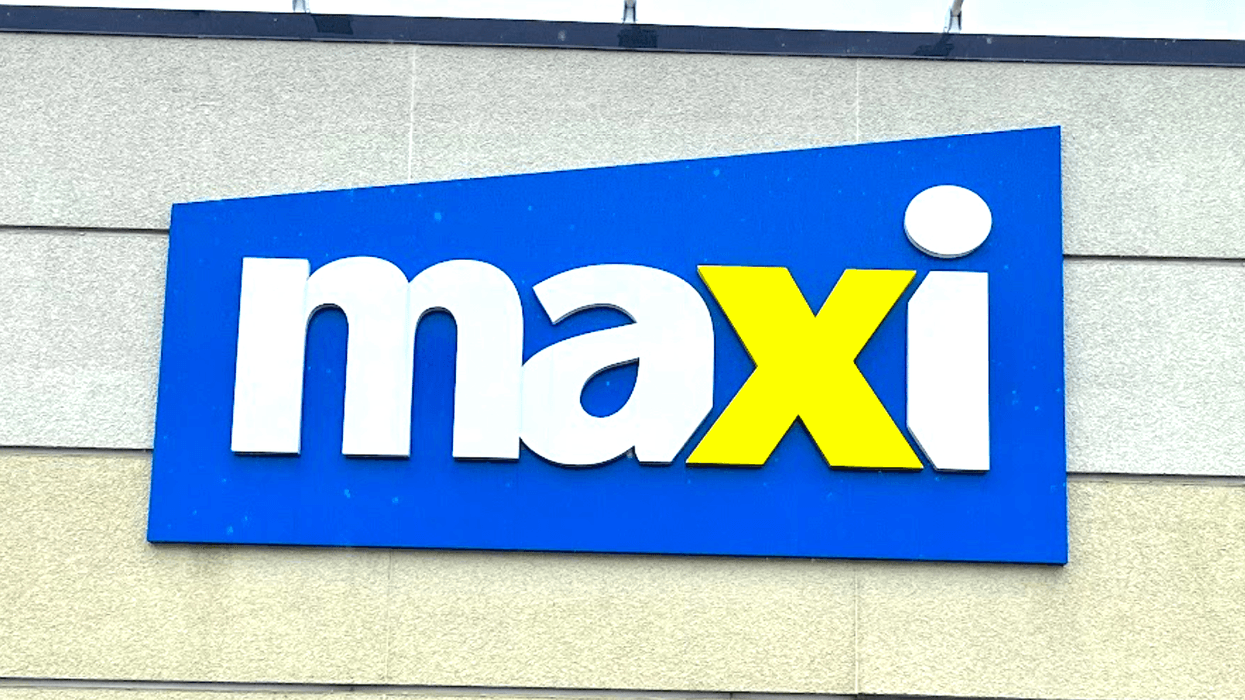La façade d'un Maxi.