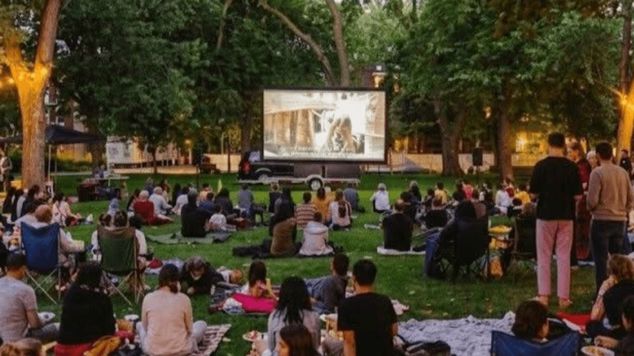 La foule au Cinema sous les étoiles.