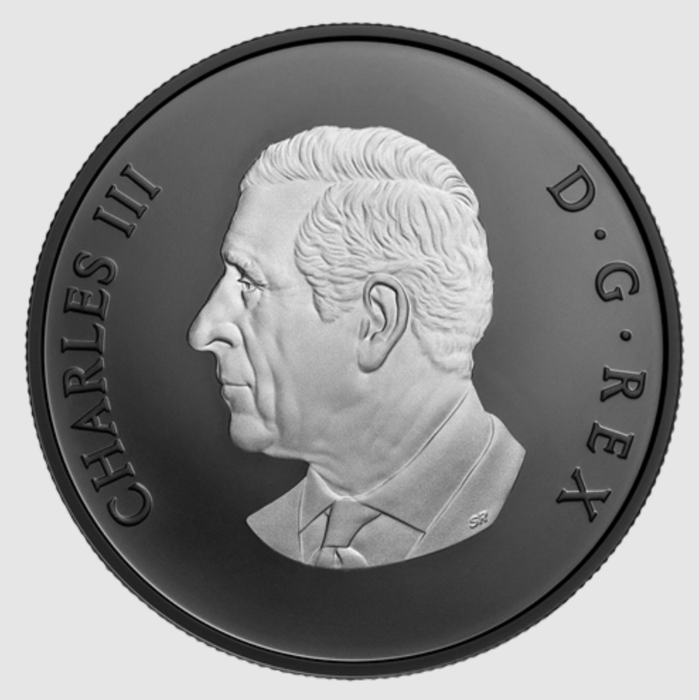La nouvelle pi\u00e8ce de la Monnaie royale canadienne, en argent pur plaqu\u00e9 rhodium noir \u00e0 l\u2019effigie de Sa Majest\u00e9 le roi Charles III.
