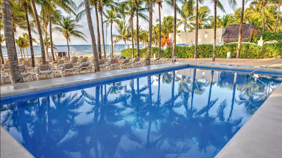 La piscine de l'h\u00f4tel Riu Lupita au Mexique.