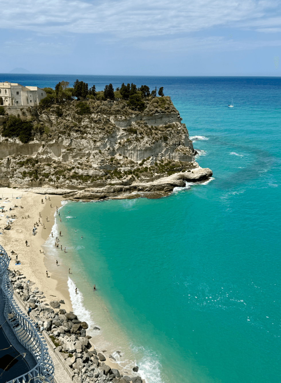 La Spiaggia della Rotonda, \u00e0 Tropea, en Calabre (Italie).