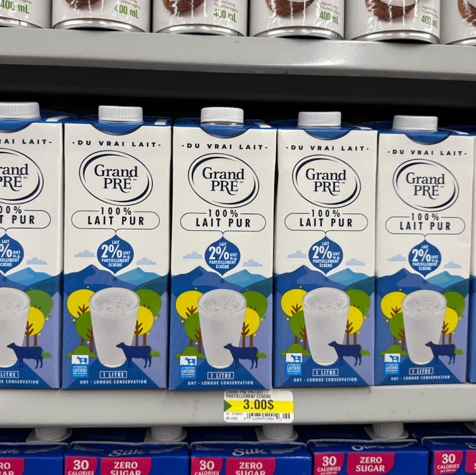 Lait Grand Pr\u00e9 \u200bsur les tablettes au Dollarama.