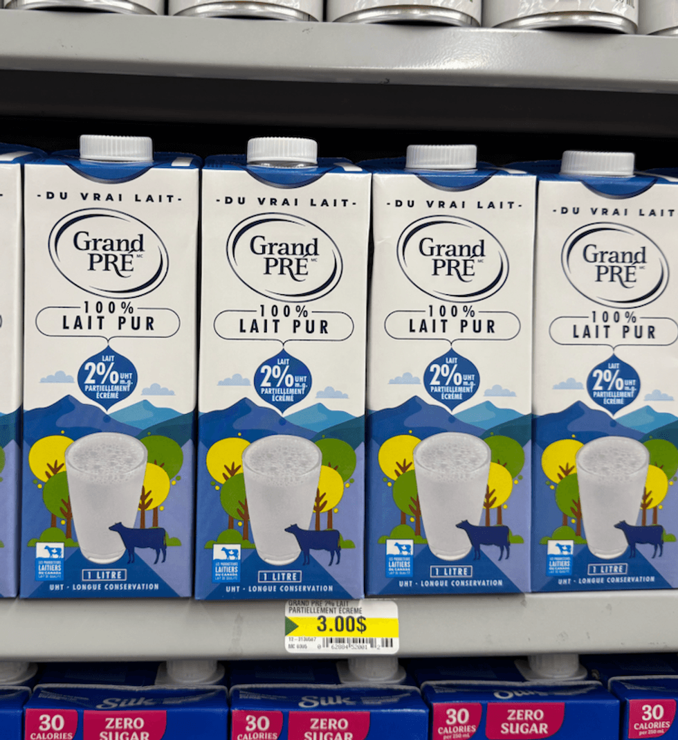 Lait GrandPr\u00e9, vendu au Dollarama.
