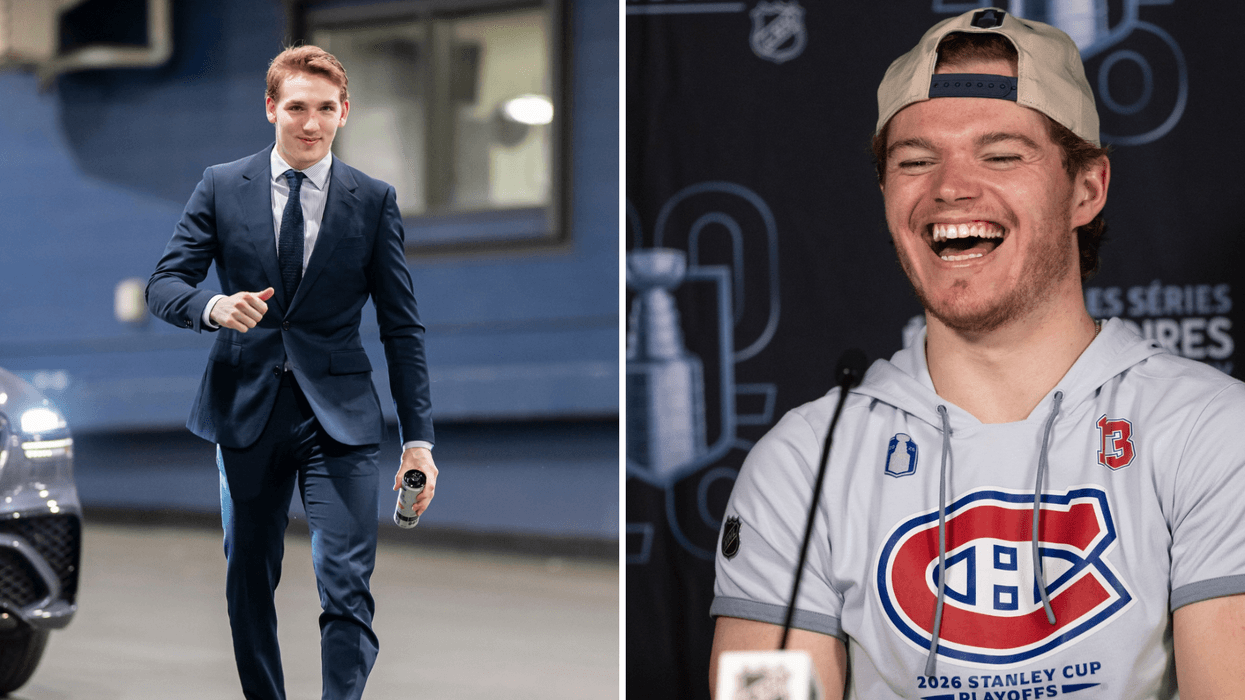 Lane Hutson des Canadiens de Montréal. Droite : Cole Caufield des Canadiens de Montréal.