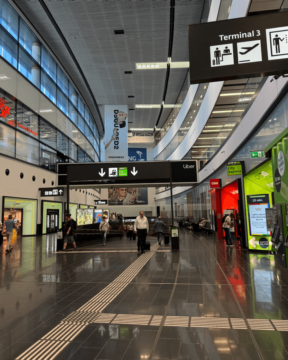 Le City Airport Train (CAT), directement dans l'a\u00e9roport.