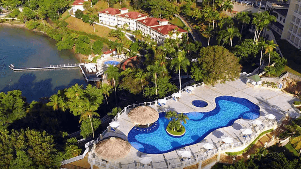 Le Eurostars Grand Cayacoa en République dominicaine avec une vue sur la baie de Samaná.