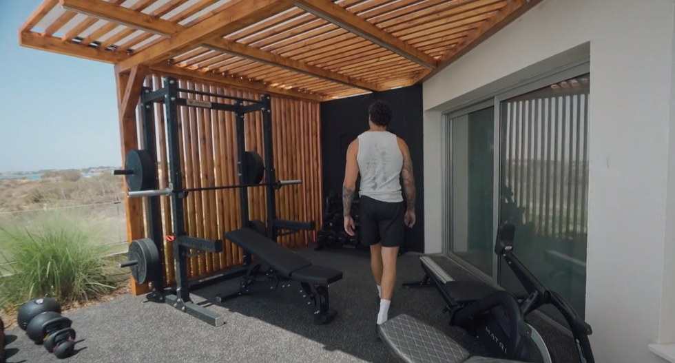 Le gym ext\u00e9rieur de la maison des gars d'Occupation Double Chypre.