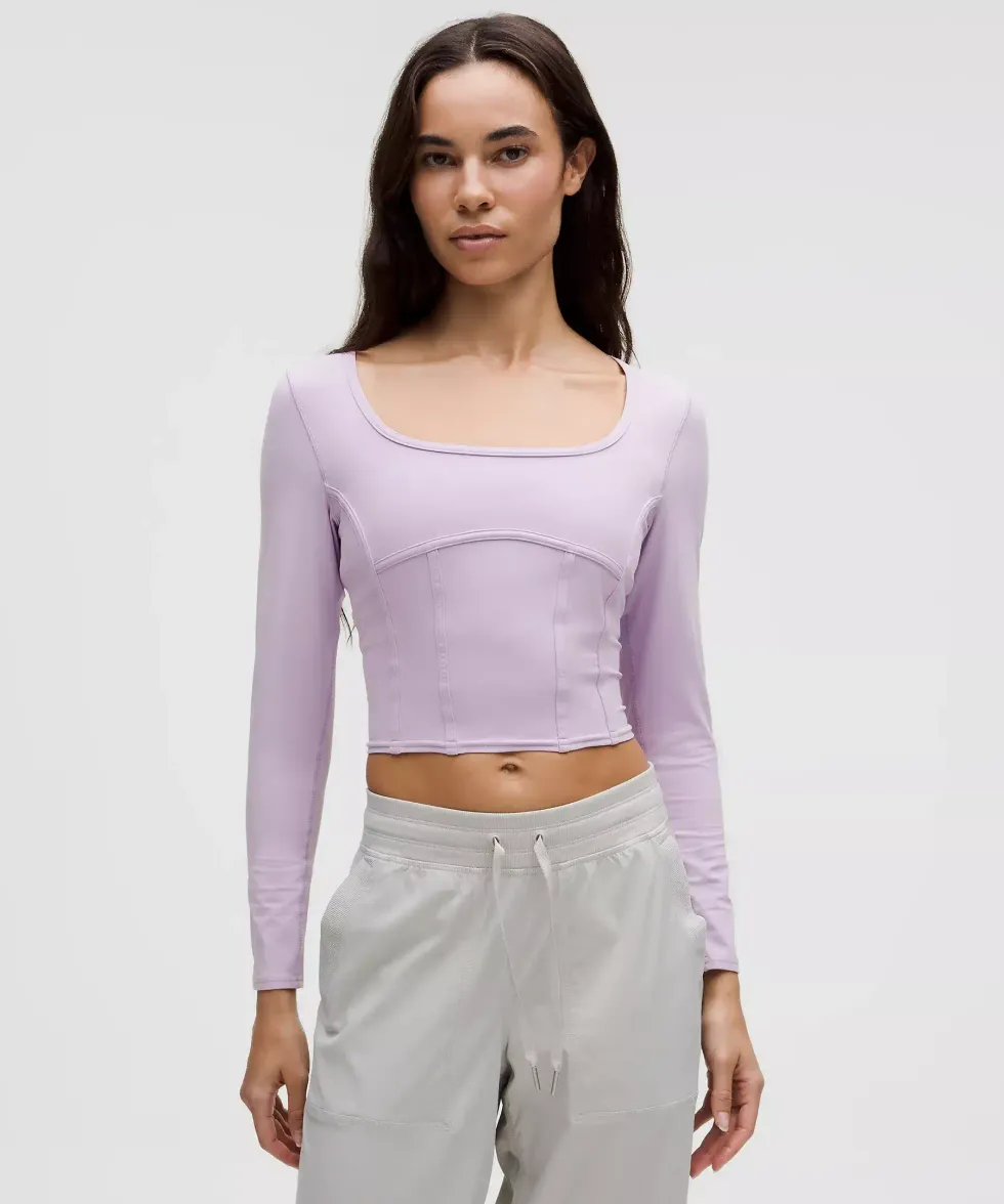 Le haut \u00e0 manches longues avec coutures \u00e0 la taille en Nulu sur le site de lululemon.