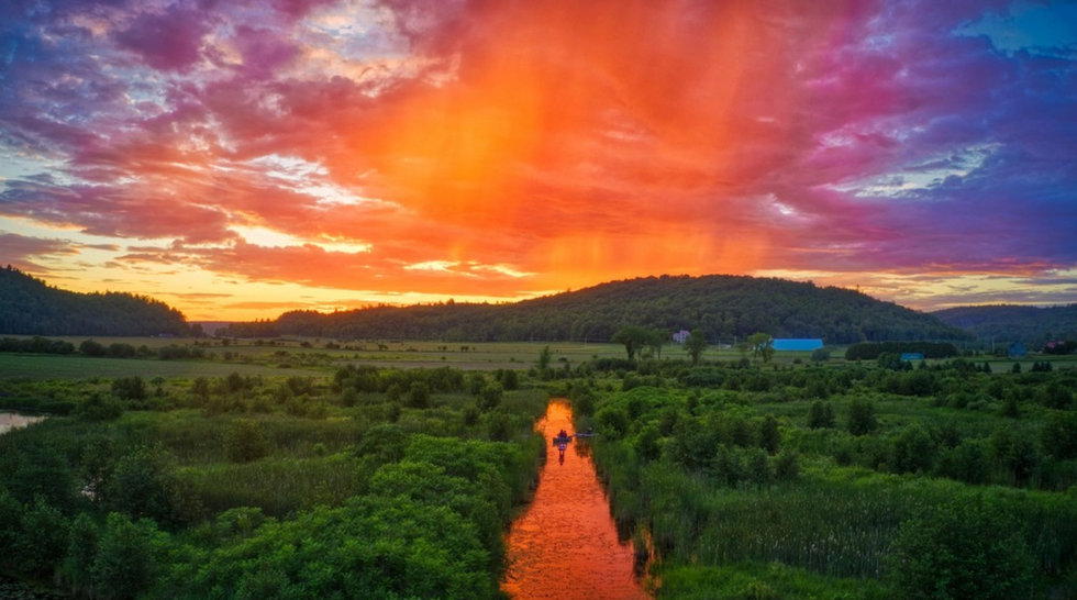 Le Parc Nature \u00c9co-Odyss\u00e9e au cr\u00e9puscule.