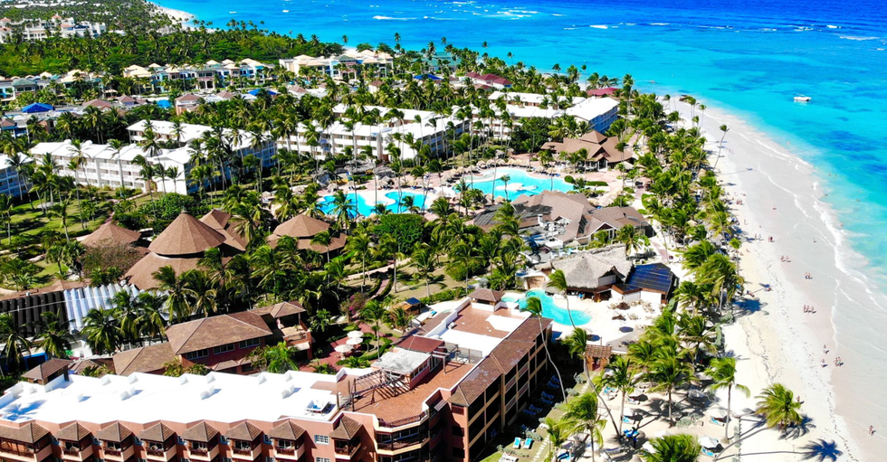 Le resort et la plage du Vik Hotel Arena Blanca \u00e0 Punta Cana.