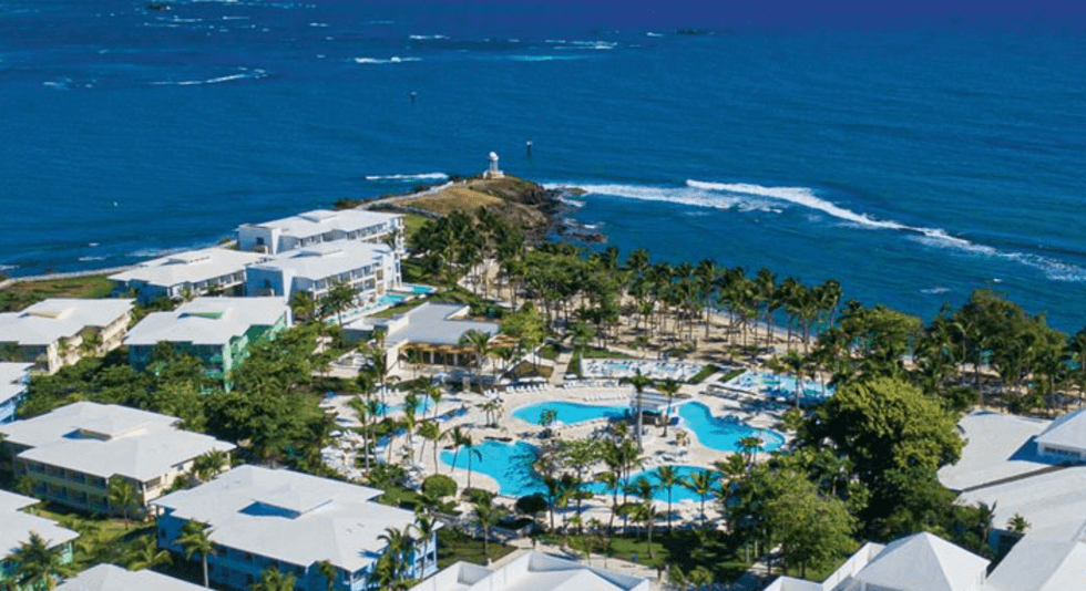 Le resort, les piscines et la plage du Senator Puerto Plata Spa Resort.