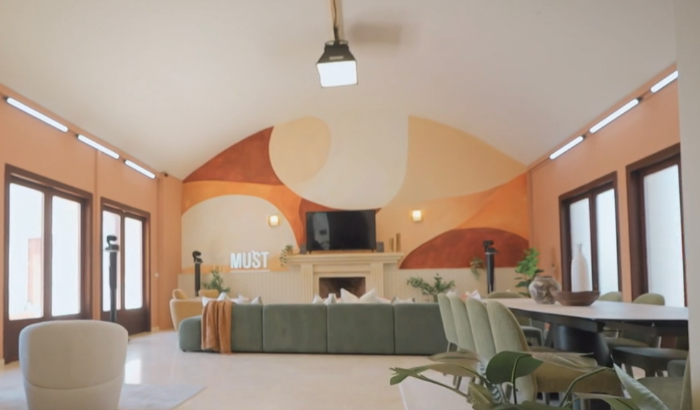 Le salon de la maison des filles d'Occupation Double Chypre.