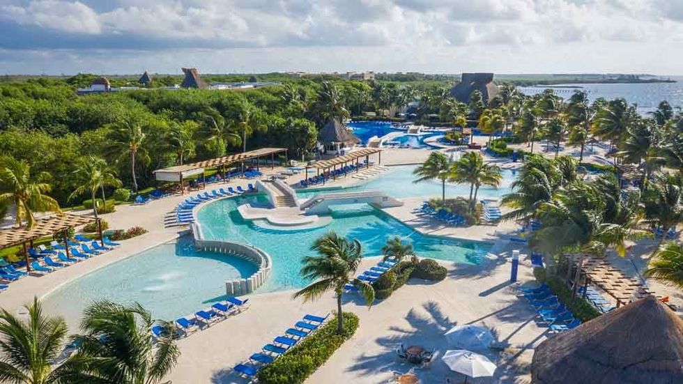 Le site de l'h\u00f4tel Bluebay Grand Esmeralda au Mexique.