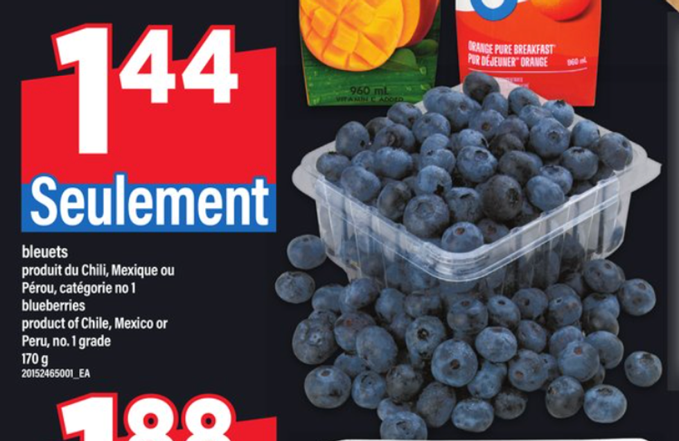 Les bleuets en rabais dans la circulaire du Maxi.