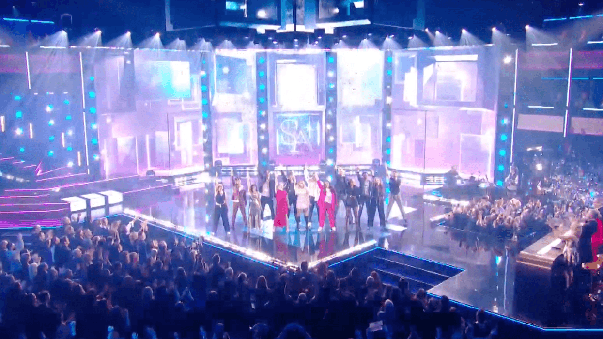 Les candidats et candidates de Star Académie sur scène.