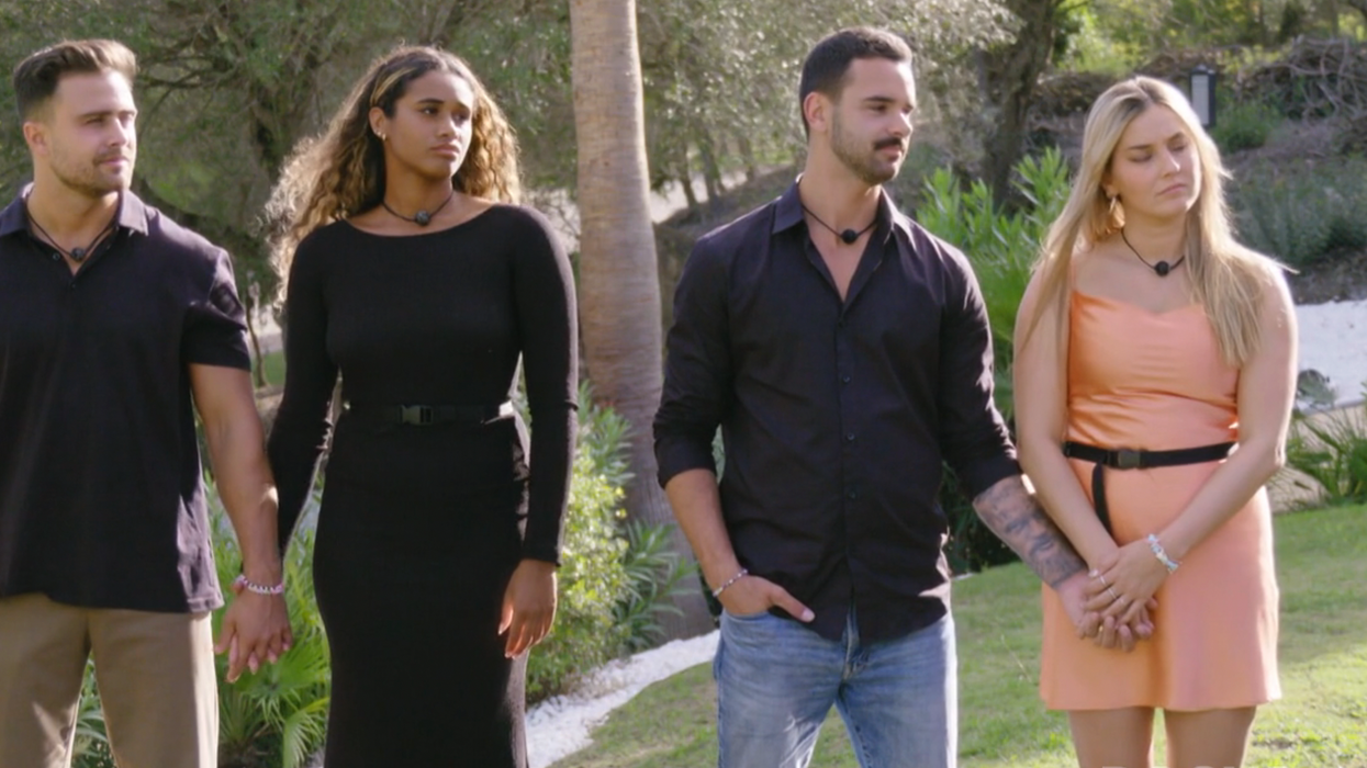 Les deux couples, Simon et Mia et Anthony et Marie-Andrée, attendent la décision pour la finale d'Occupation Double.