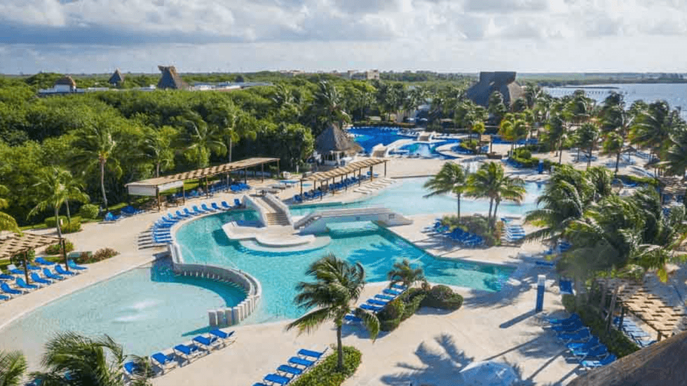 Les piscines du Bluebay Grand Esmeralda au Mexique.