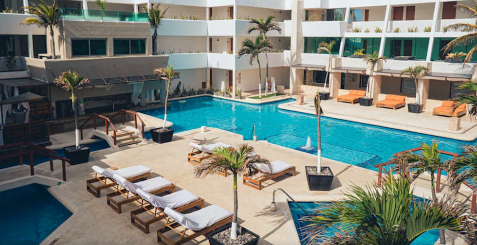 Les piscines du Flamingo Cancun Resort.