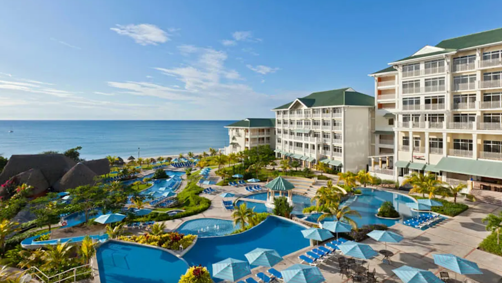 Les piscines du Gran Evenia Bijao Beach Resort.