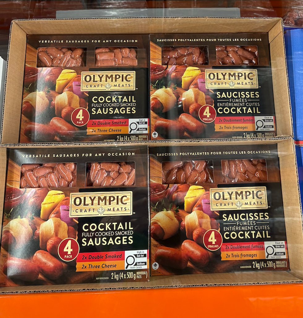 Les saucisses cocktail fum\u00e9es d\u2019Olympic Craft Meats sur les tablettes du Costco