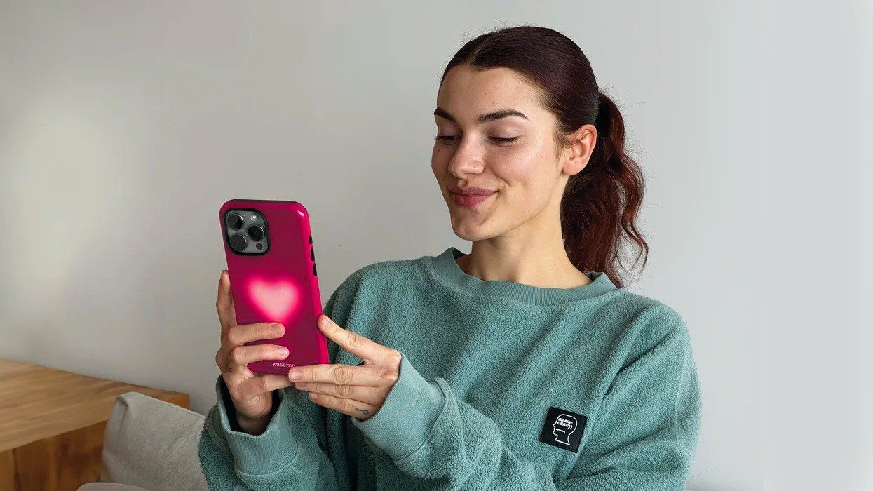 Livia Martin a 3 raisons de sourire avec la Pile de joie de Koodo