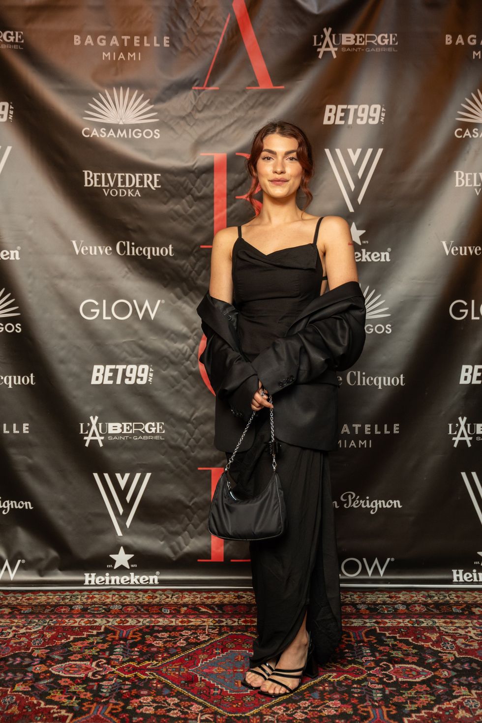 Livia Martin au tapis rouge de L'Auberge Saint-Gabriel pour les festivit\u00e9s du Grand Prix de la F1.