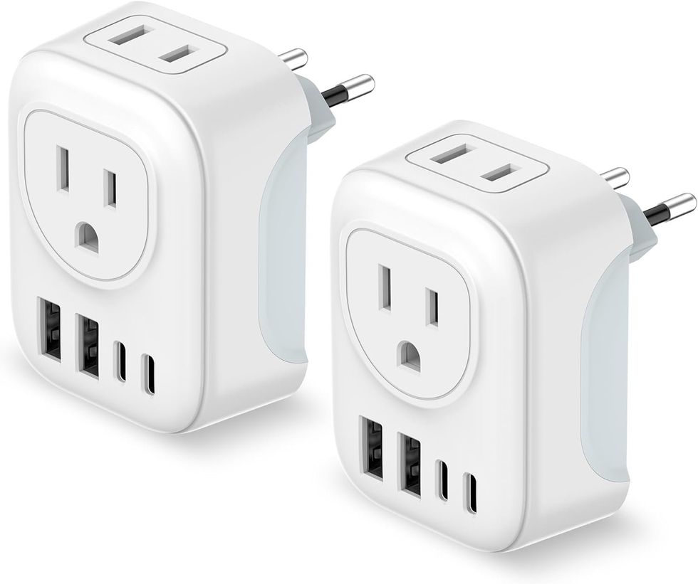Lot de 2 adaptateurs de voyage europ\u00e9ens blancs.
