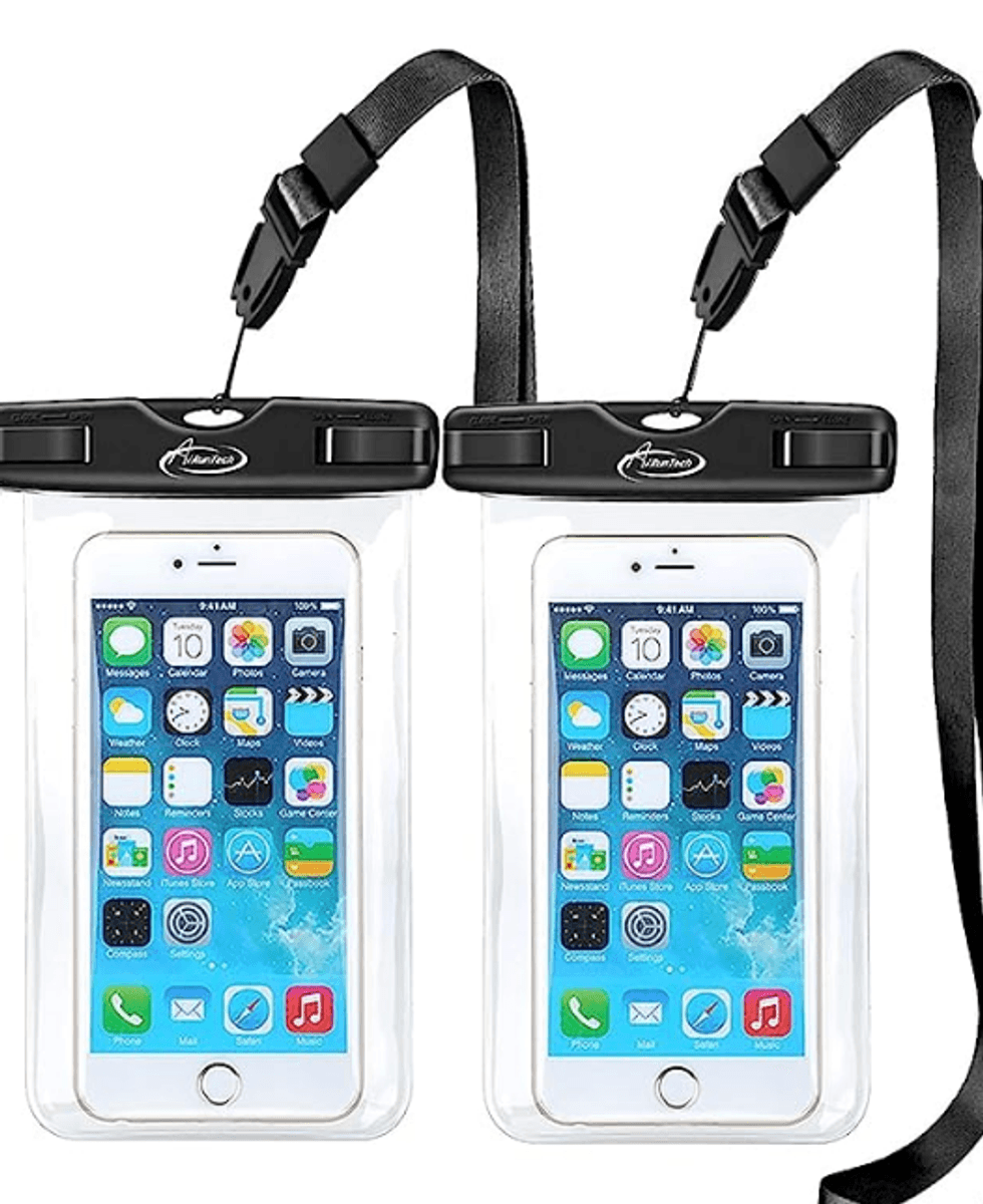 Lot de deux \u00e9tuis \u00e9tanches pour t\u00e9l\u00e9phone.