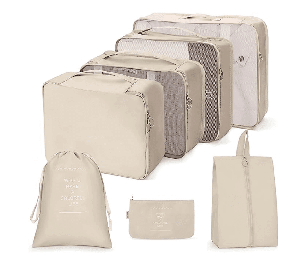 Lot de sept cubes de rangement de voyage.