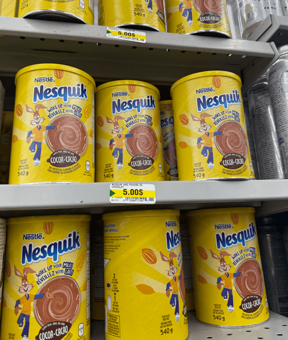 M\u00e9lange pour lait au chocolat Nesquik, vendu au Dollarama.