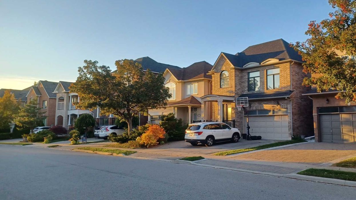 Maisons d'une banlieue canadienne.