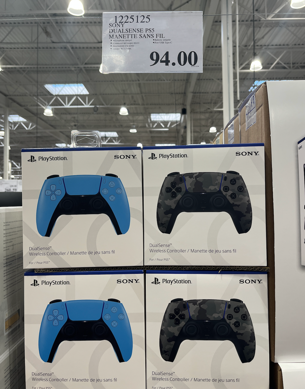 Manette de PlayStation au Costco.